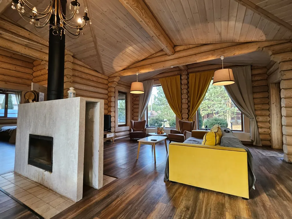 Дом рядом с лесом