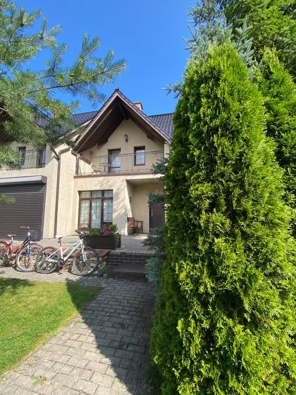 Коттедж с отдельным входом и видом на сад