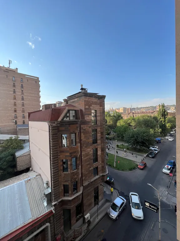 Студия с балконом рядом с Площадью Республики