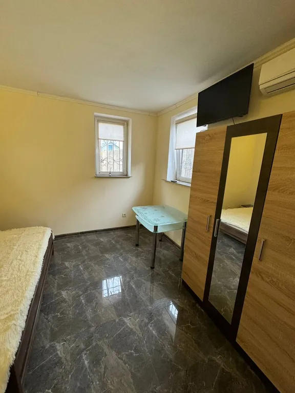 1 комнатная квартира со своим двориком недалеко от моря