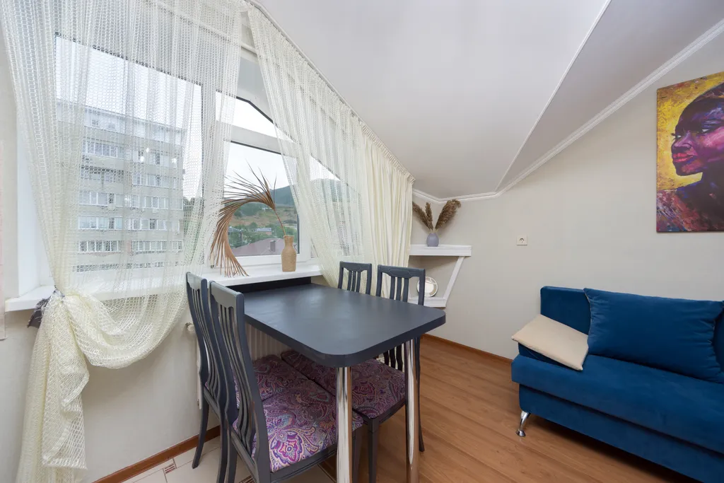 Квартира с балконом с видом на горы