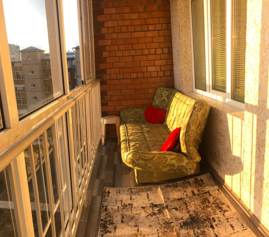 Просторная студия с видом на закат рядом с ТРЦ, локация - топ