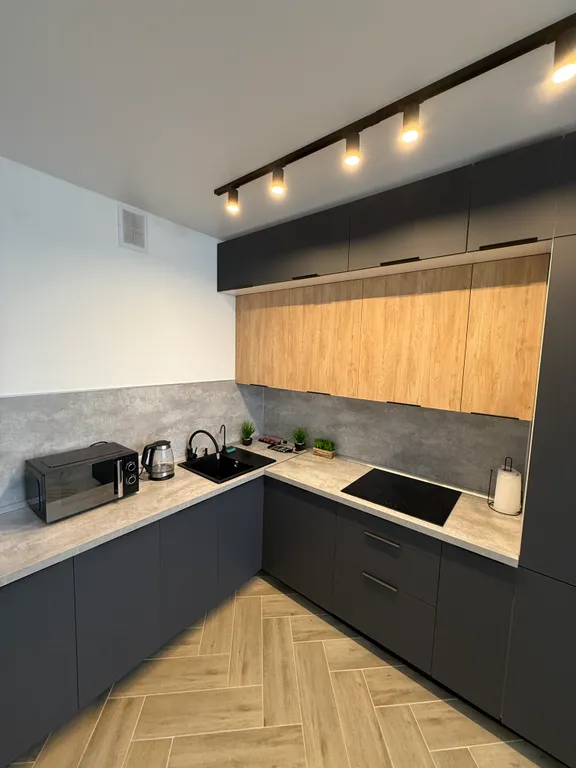 Уютная квартира с панорамными окнами и джакузи