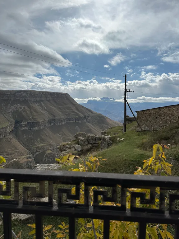 Дом с видом на водопад