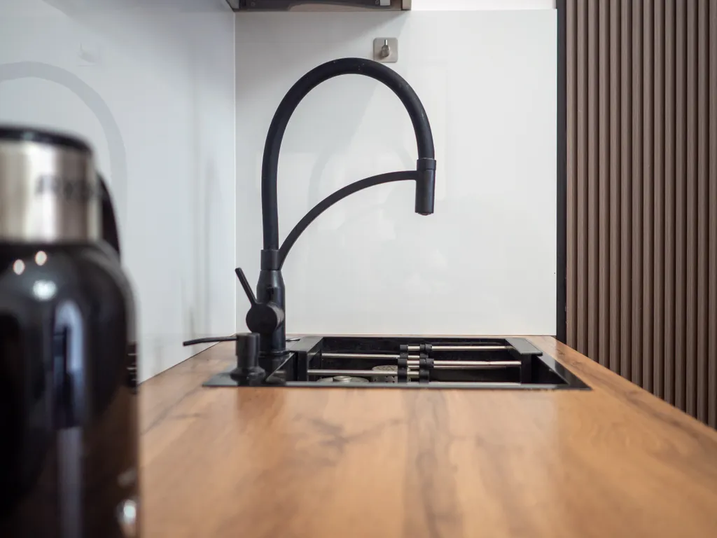 Уютная двухкомнатная квартира в районе Меги с видом на город