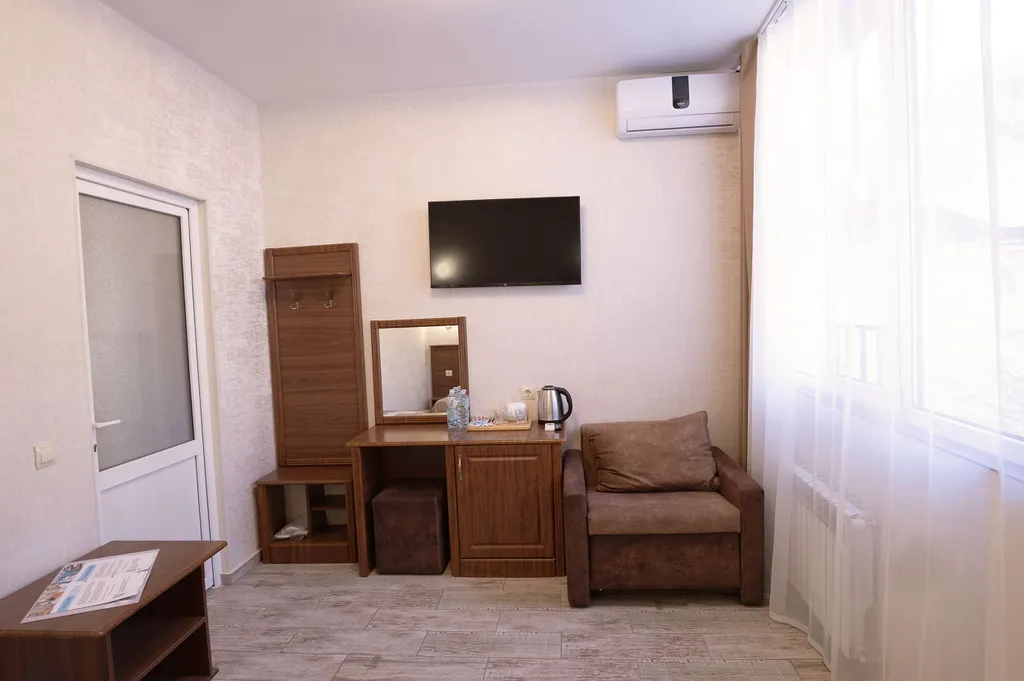 Трёхместный номер вид на горы, доступен бассейн