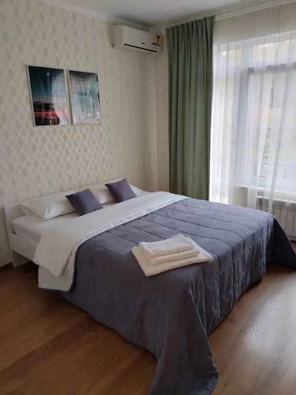 Уютный дом для большой семьи или компании в окружение сада