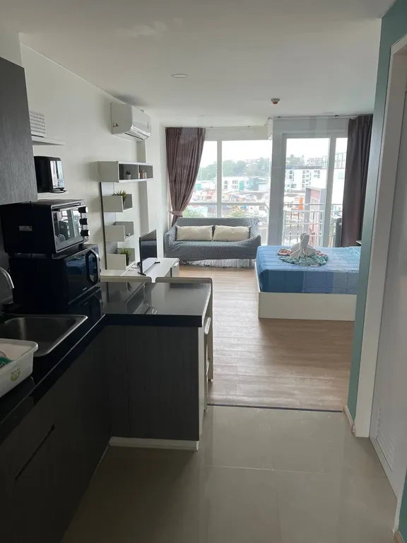 Студия после ремонта с удивительным видом с 8 этажа в центре Каты