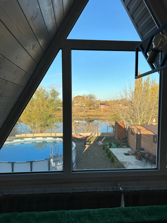 Глэмпинг у реки