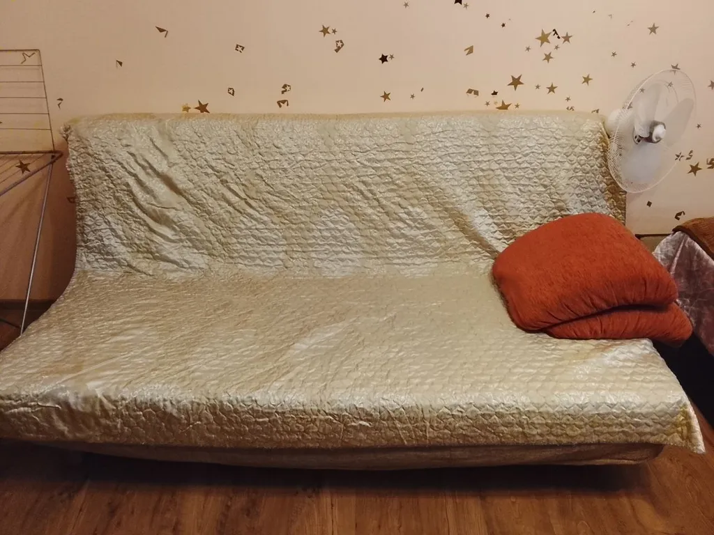 Комната с балконом рядом с метро