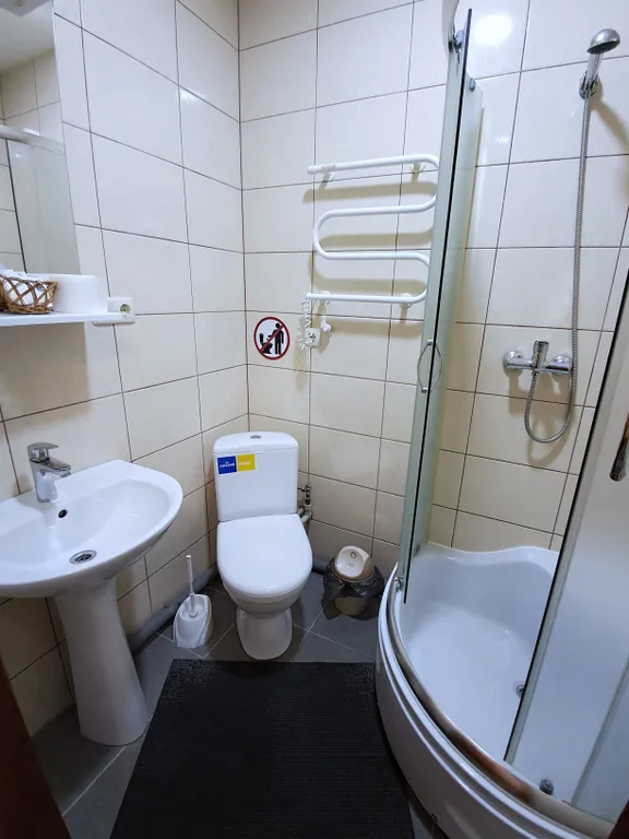 Номер в сердце города.Главный пр-т Азовский-2 мин.Набережная,пляж-5мин