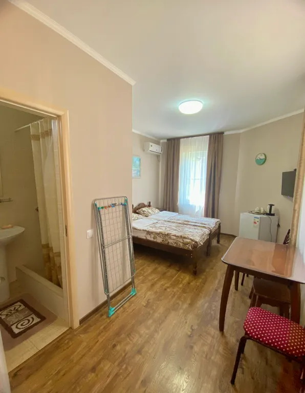 Квартира Квартира Четырехместный двухкомнатный номер в гостевом доме с бассейном — Лазаревское