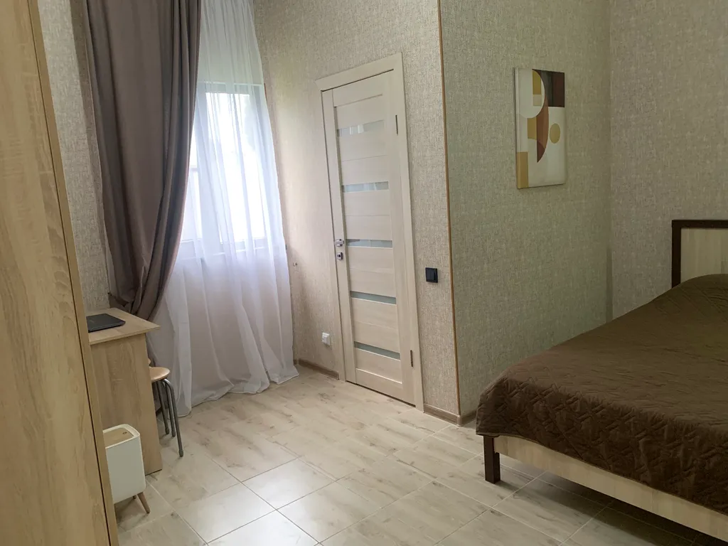 Комфортабельный дом с бассейном с видом на горы