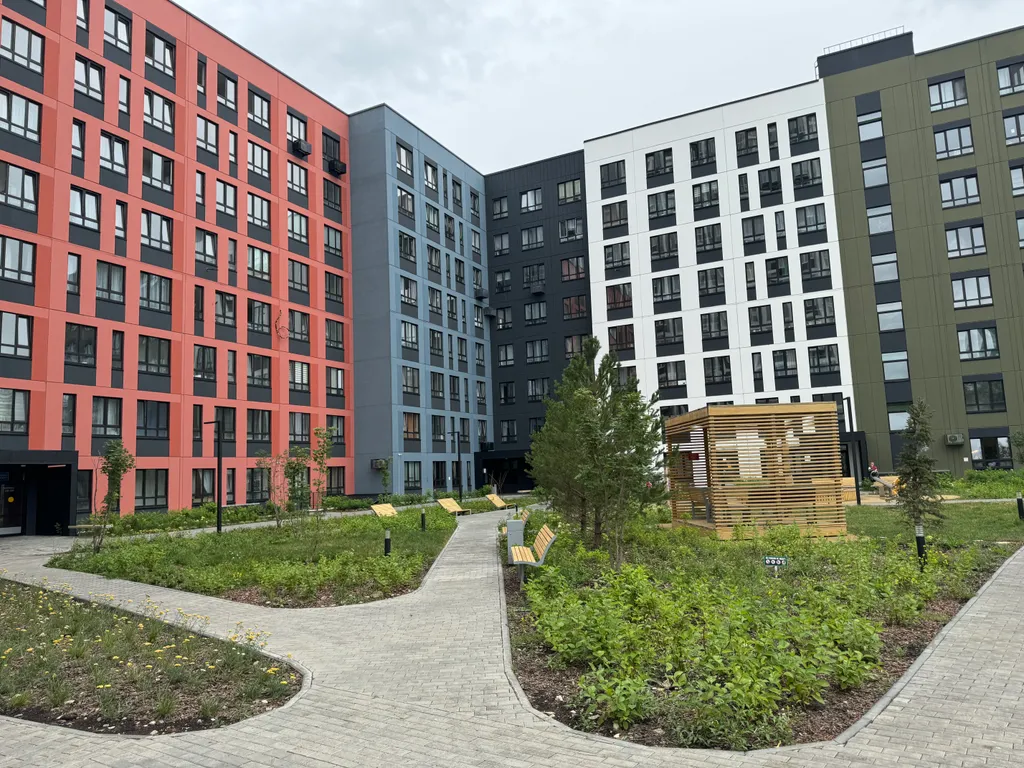 Студия с камином у парка