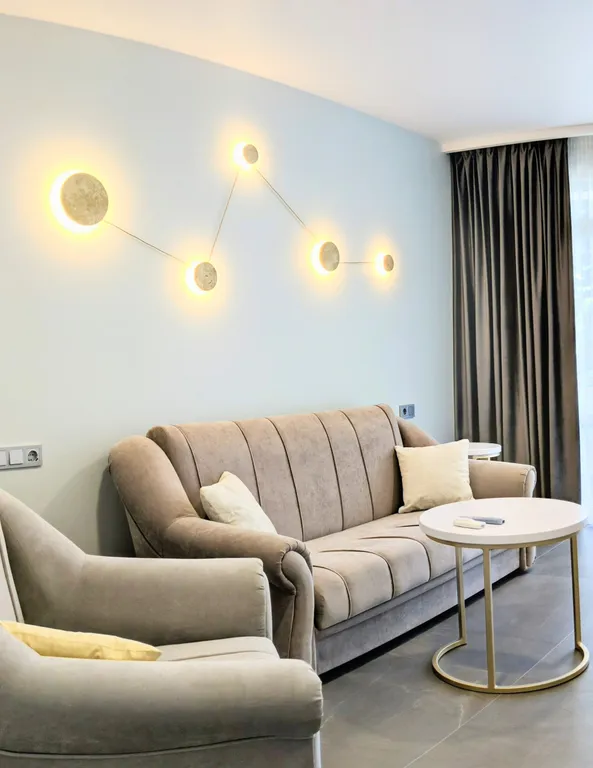 Современный семейный номер с видом на море