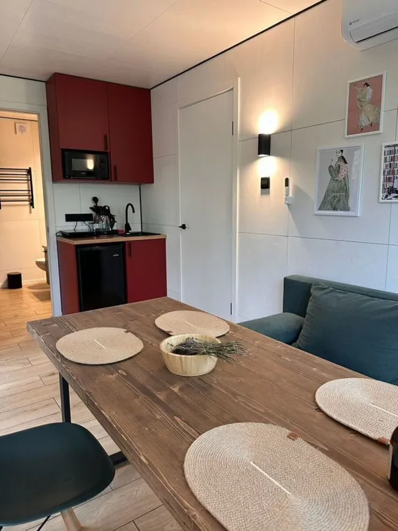 Стильный уютный дoм c бaней в cocновoм лecу