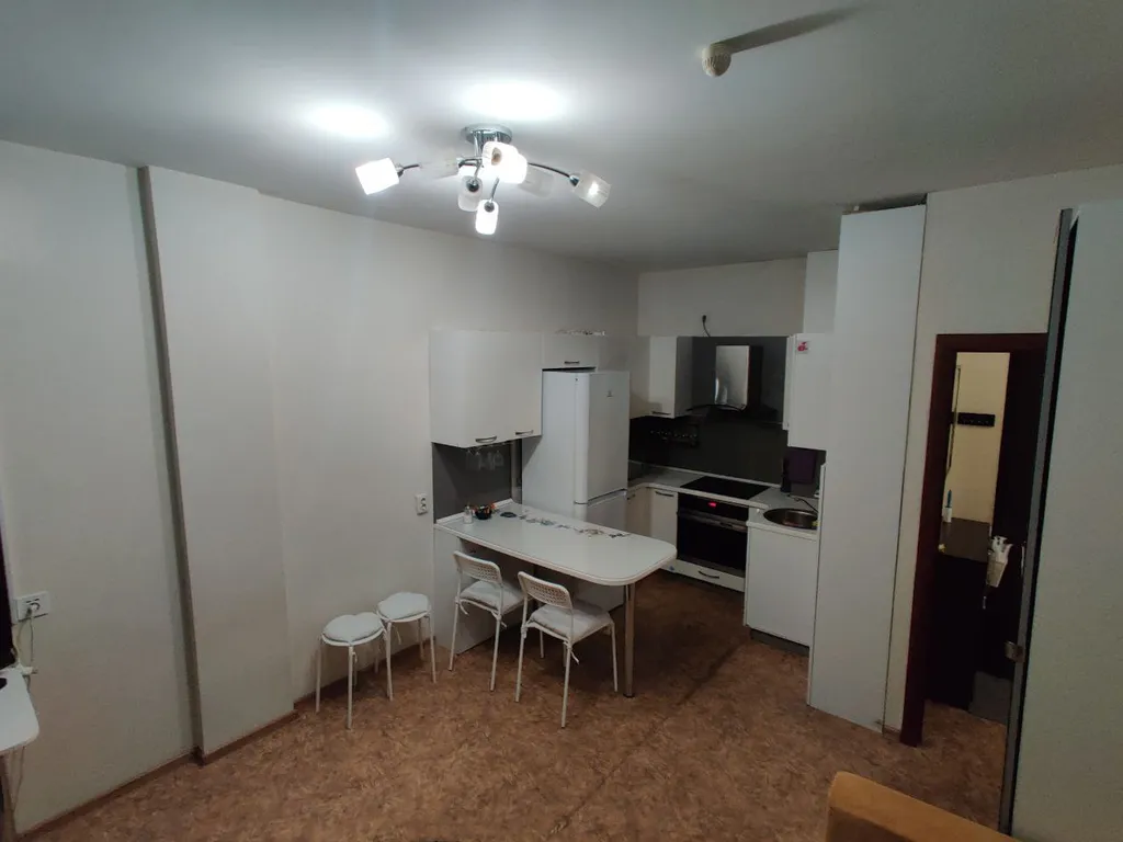 Уютная, чистая, тёплая квартира с видом на метро мост