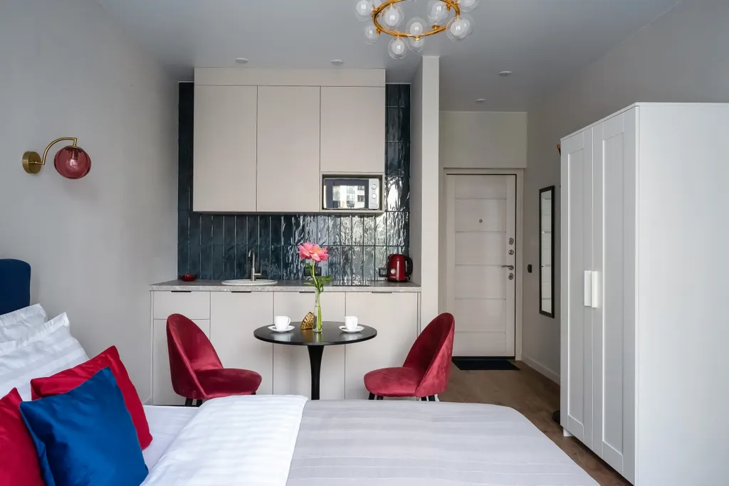 Синяя студия у моря