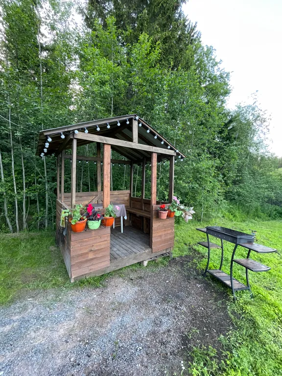 Домик для семейного отдыха в лесу