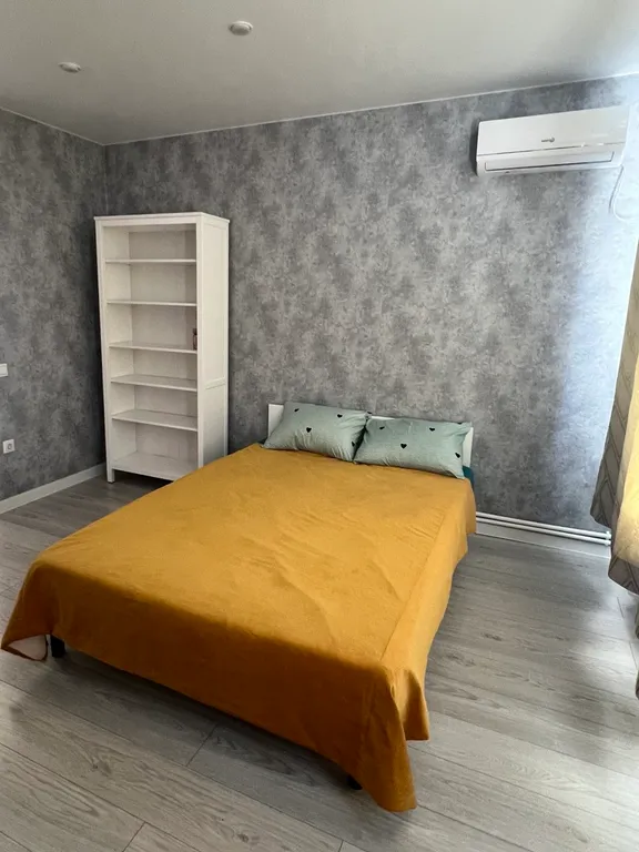 Уютная студия, расположена в 2 остановках от центара города