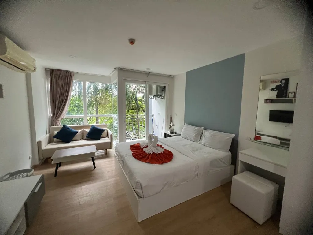 Ката Студия  после ремонта с отличным видом на сад в Ozone