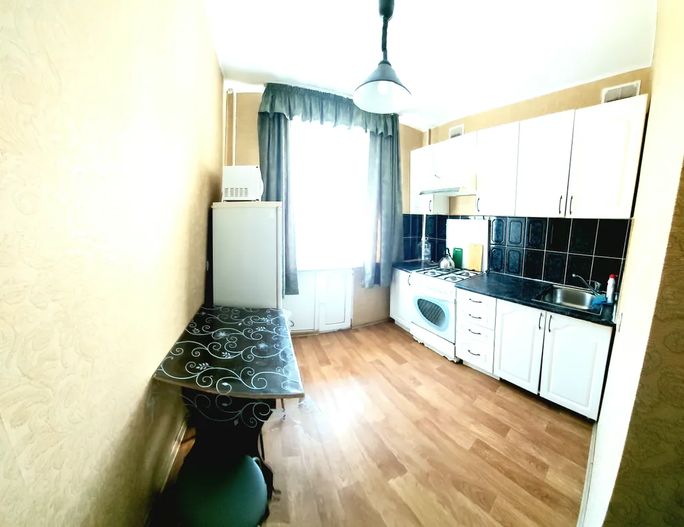 Центр города рядом площадь Ленина