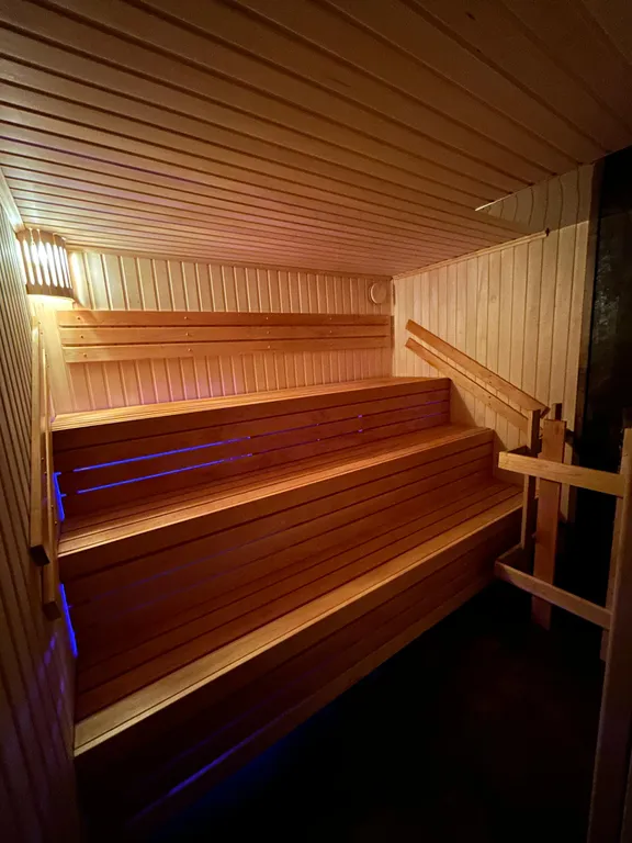 Дом с бассейном