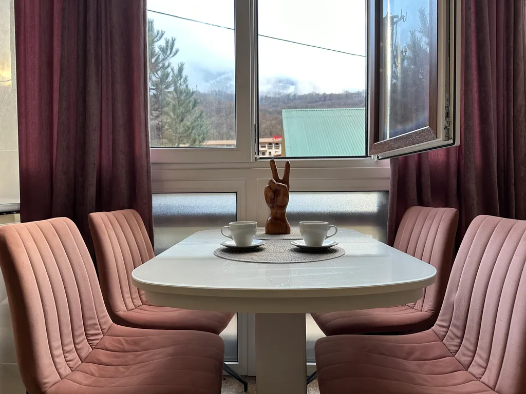 Пушка-евродвушка с видом на горы и Мариотт