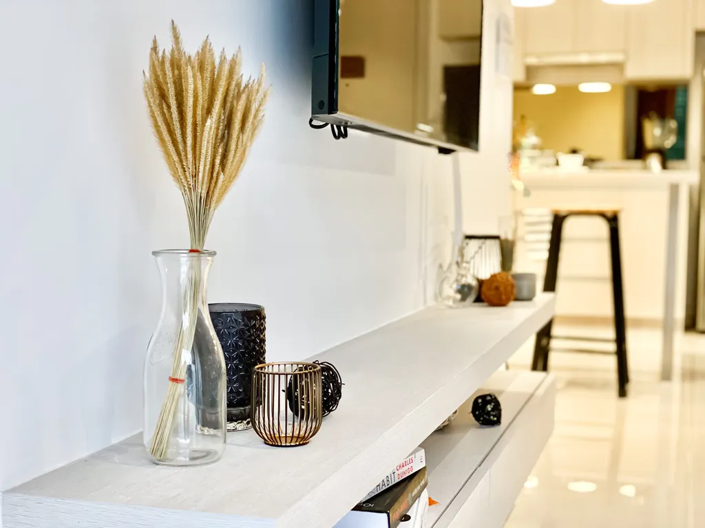 Две спальни с видом на озеро и море