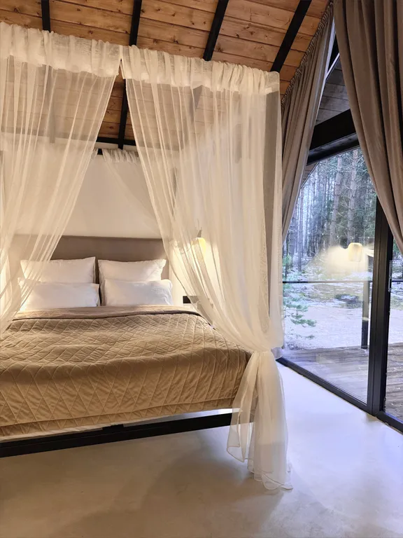 Уютный дом Elovoye в сердце леса с уличным спа-бассейном