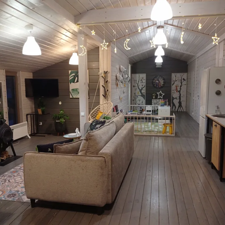 Просторный дом с баней и игровой зоной для детей