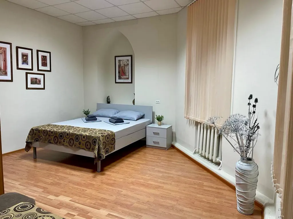 Уютный трехместный номер с двуспальной кроватью