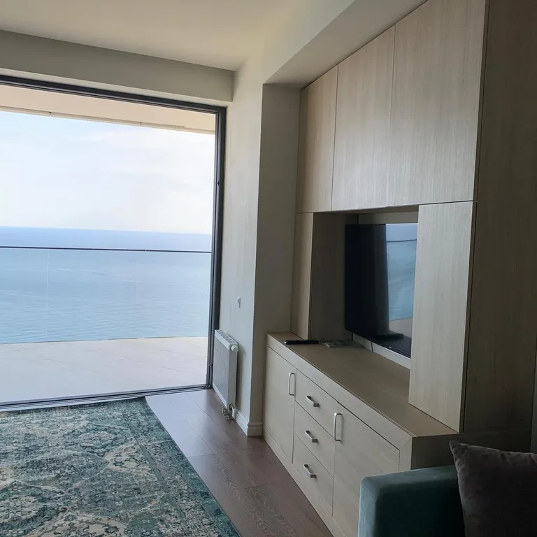 Апартамент в элитном ЖК с прямым панорамным видом на море и бассейном