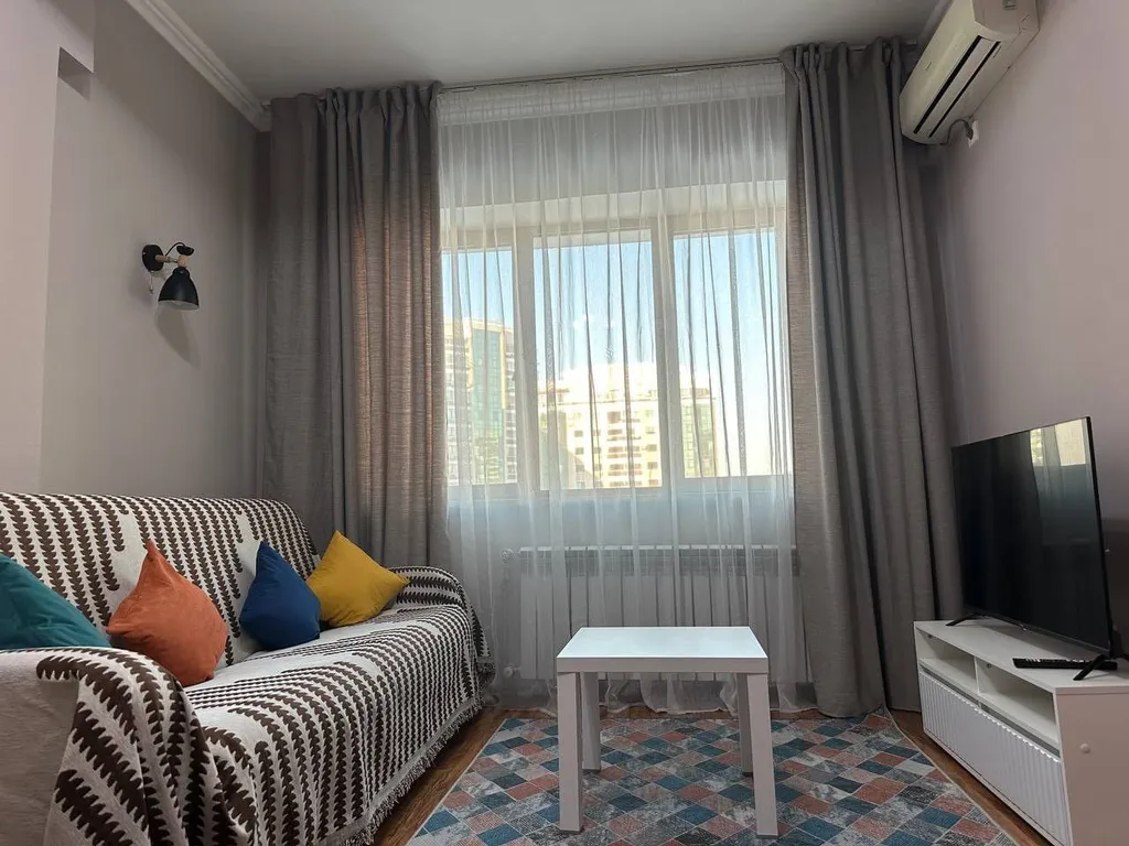 Уютная квартира в 5 минут от метро — аренда посуточно в Алматы