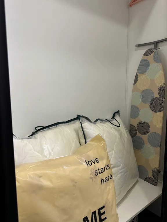 Красивая студия с видом на Золотой мост, город, море