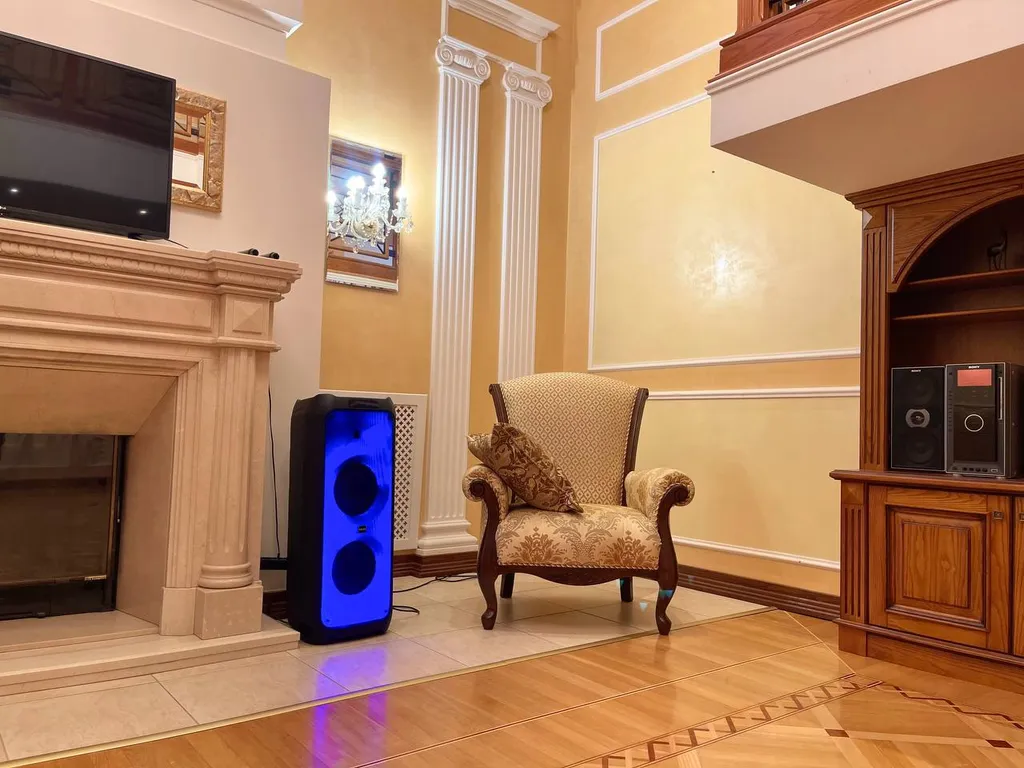 Котедж в классическом стиле с бассейном, сауной, бильярдом