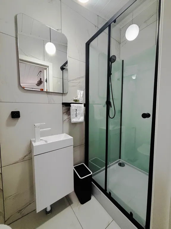 Домик у озера с купелью