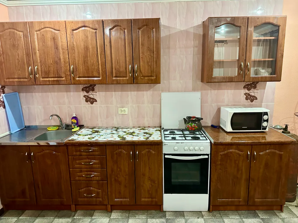 Коттедж Первый этаж дома с отдельным входом 70м2,до моря 4 минуты. — Севастополь