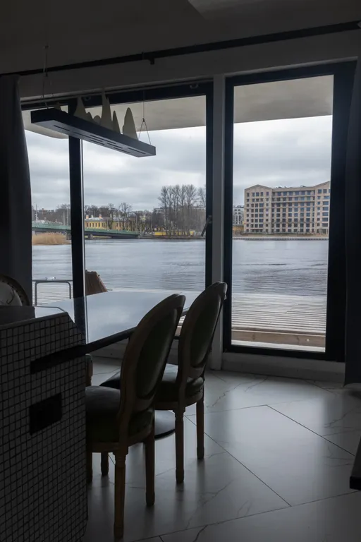 Дом на воде на Крестовском острове