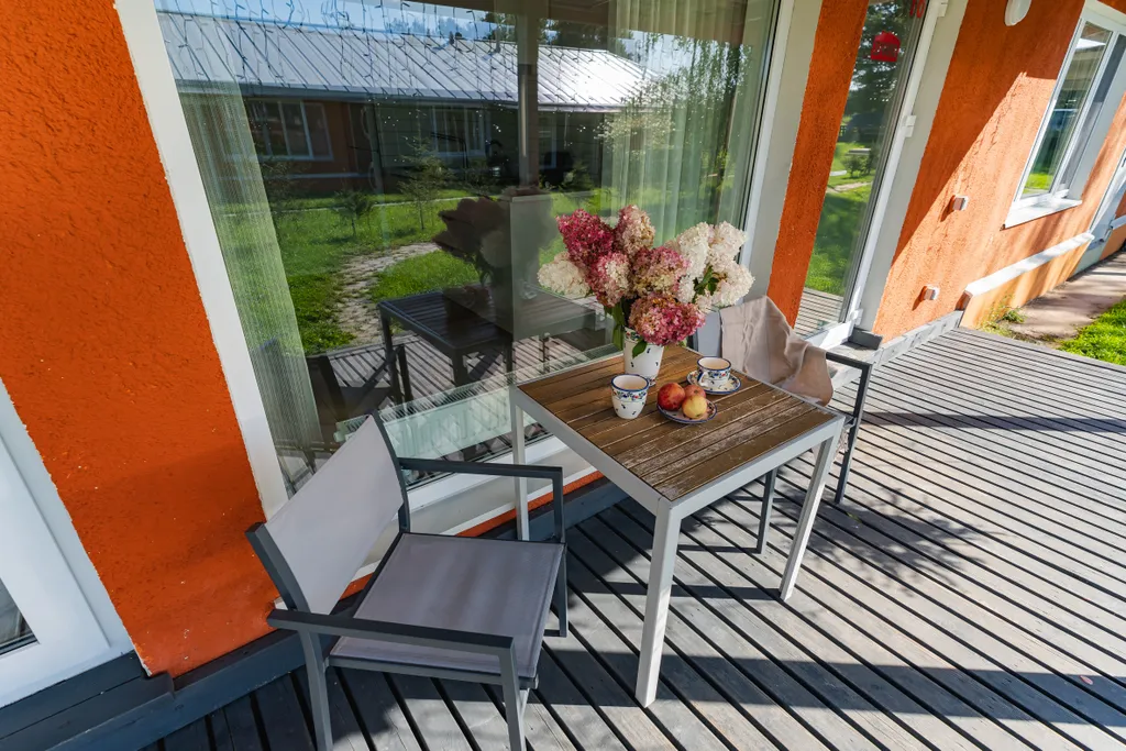 Коттедж Большая дача с 2 спальнями — Светлое