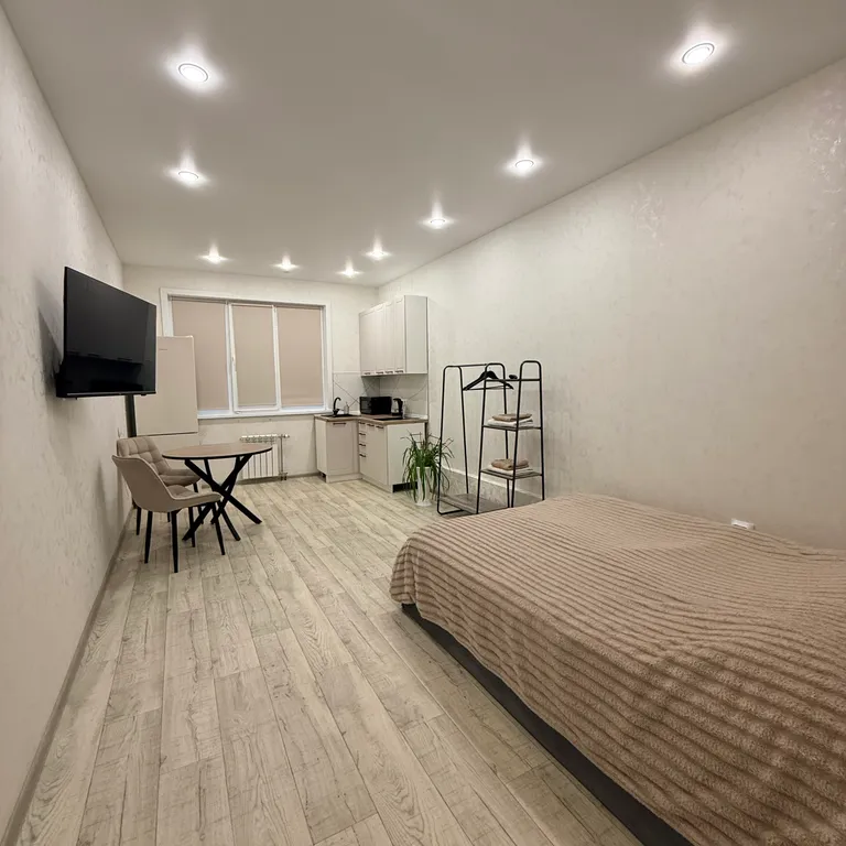 Светлая студия с видом на сопки