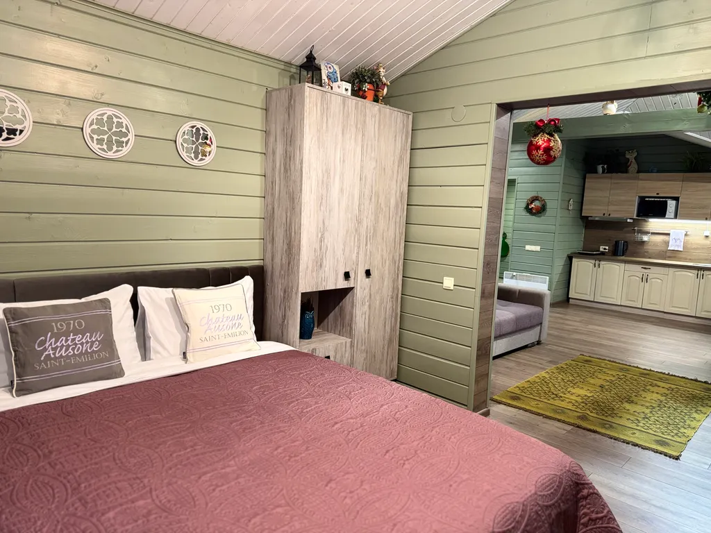 Загородный домик с бассейном и сауной