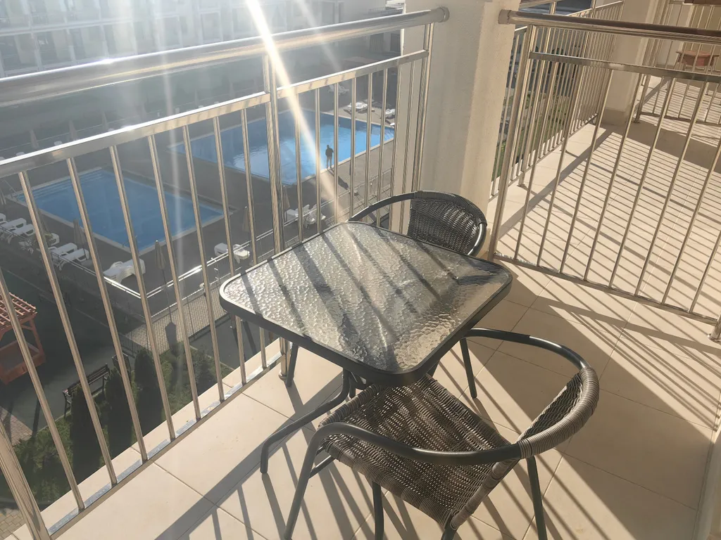 Уютная студия с видом на бассейны