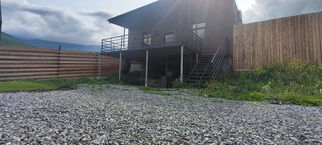 Коттедж с видом на горы и террасой