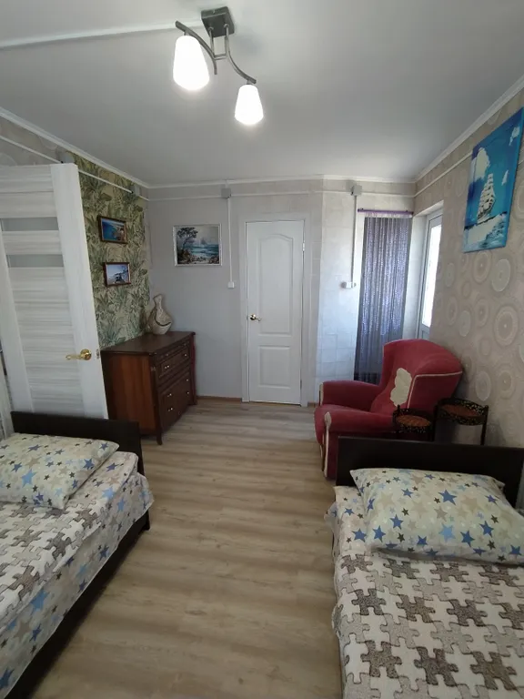 Двухэтажный трёхкомнатный дом Крым с кухней и двором под ключ