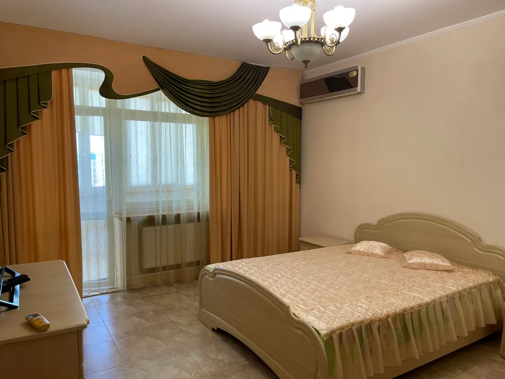 Уютная 4-х комнатная квартира в центре Евпатории с видом на море