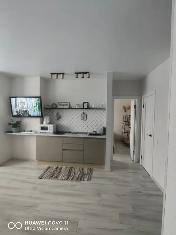 Современная евродвухкомнатная квартира с отдельной спальней в центре