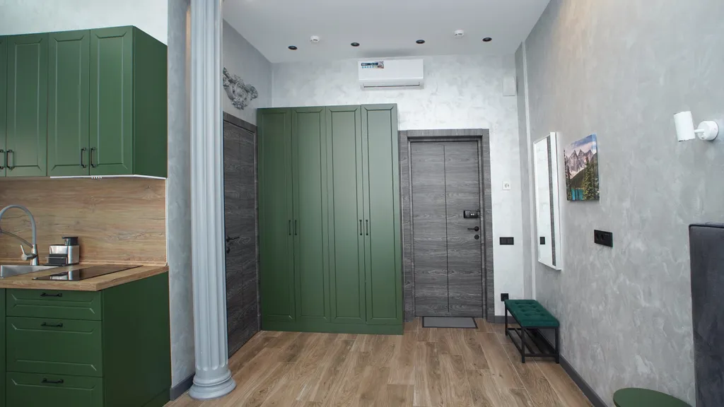 Панорамный апартамент с балконом, центр, лучшая локация