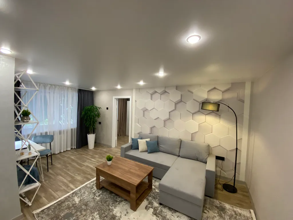 Квартира Квартира 2-комн в центре возле Театра Музкомедии — Красноярск