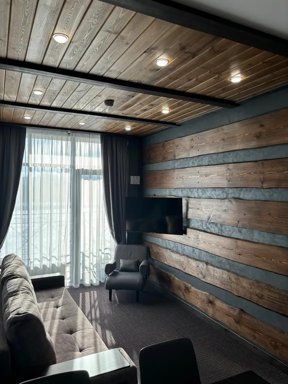 Семейный апартамент у озера на горнолыжном курорте Солнечная Долина